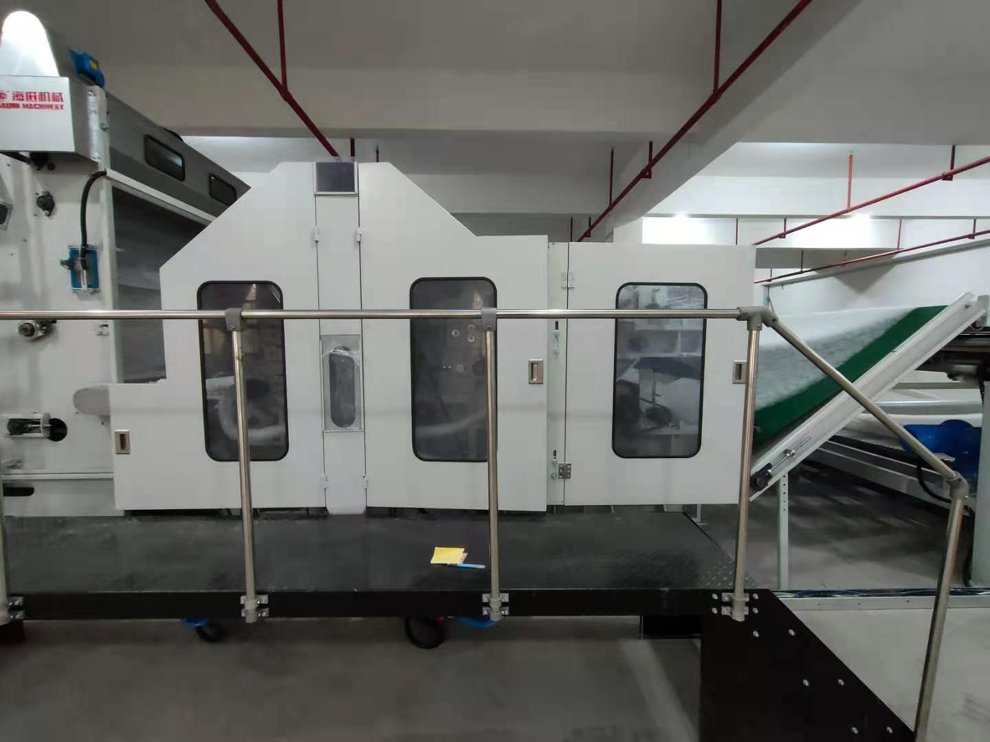 被褥生產(chǎn)線-帶裝套機